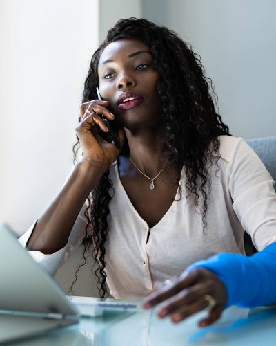 Woman with a broken arm on the phone.