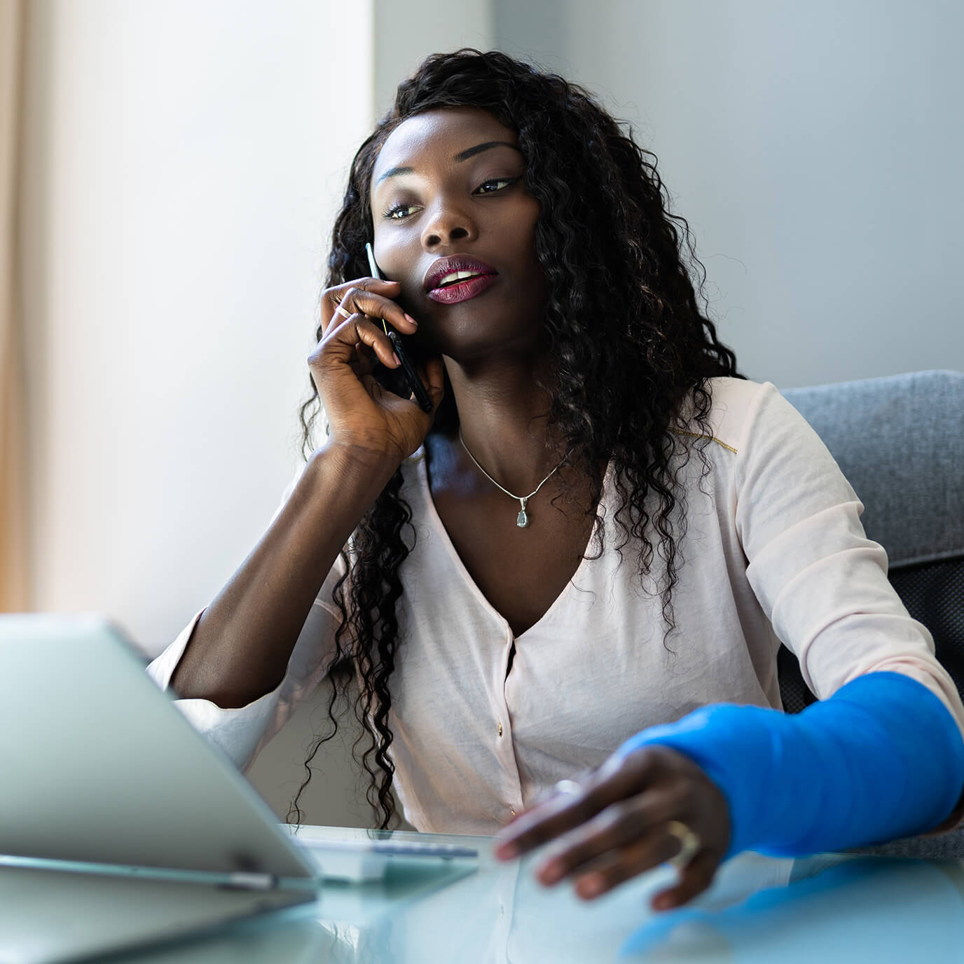 Woman with a broken arm on the phone.